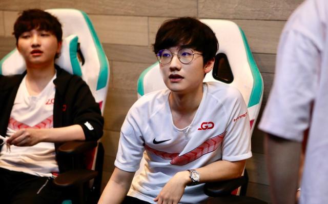 让我们拭目 让我们拭目